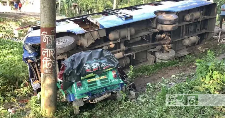 দুর্ঘটনাগ্রস্ত বাস ও সিএনজি